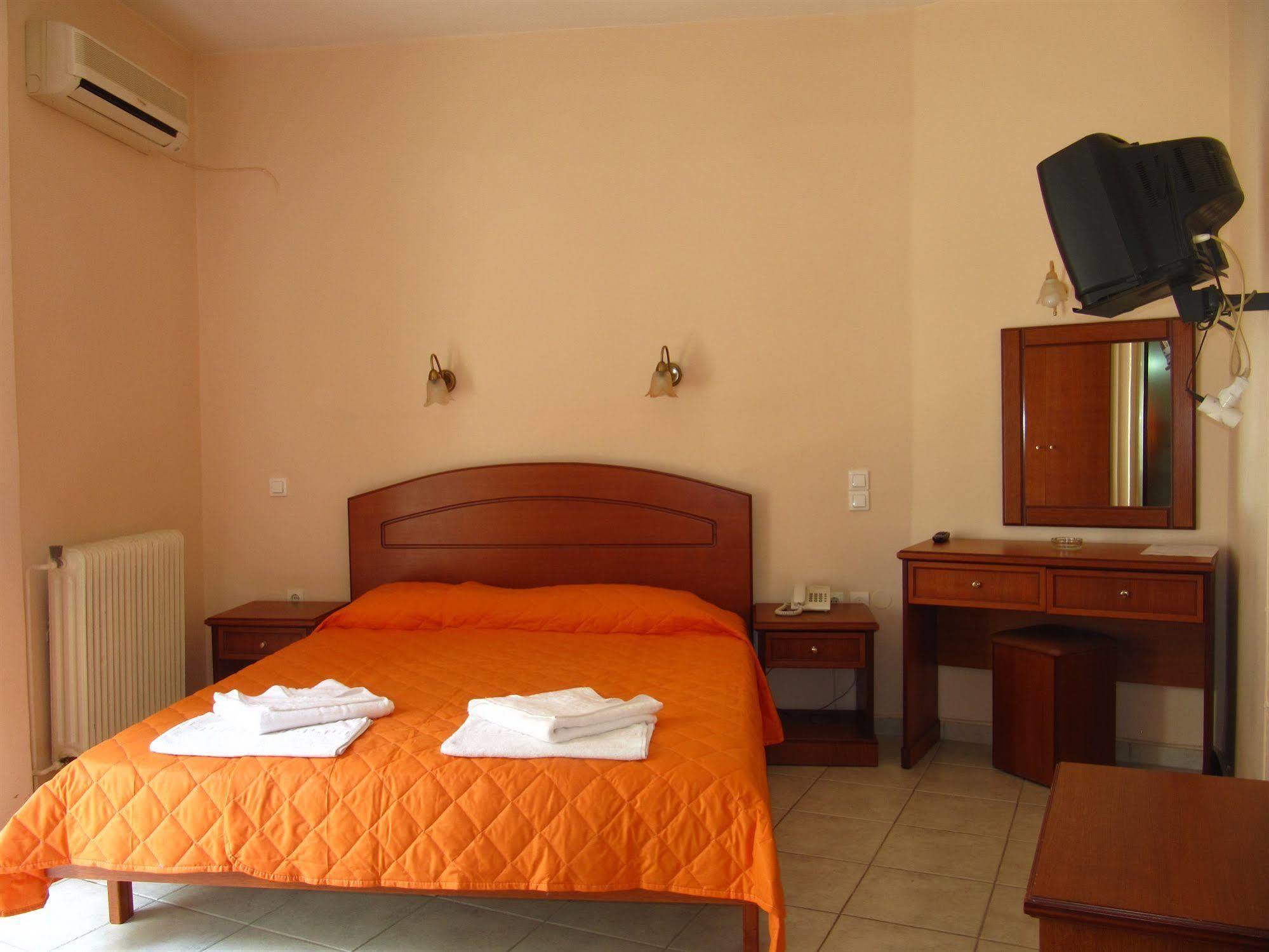 Athinaiko 2* Heraklion (Crete)